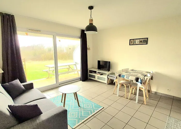 Au Rez-de-chaussee Avec Terrasse Degagee - Fr-1-675-56 *
