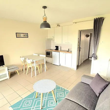 Au Rez-de-chaussee Avec Terrasse Degagee - Fr-1-675-56 Apartament